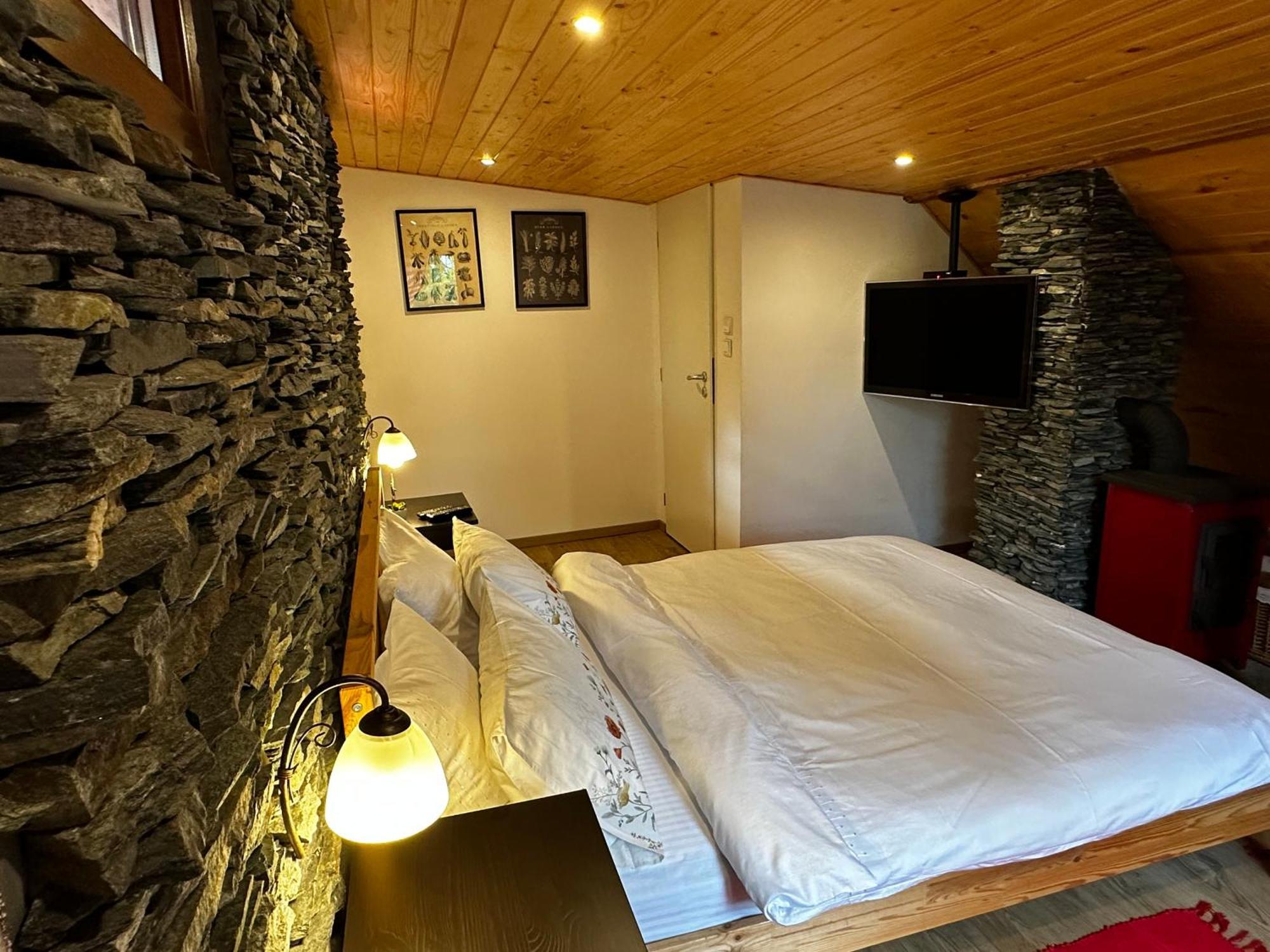 Mountain Chalet - Cabana La Muntele Baisorii Muntele Cacovei  Eksteriør bilde